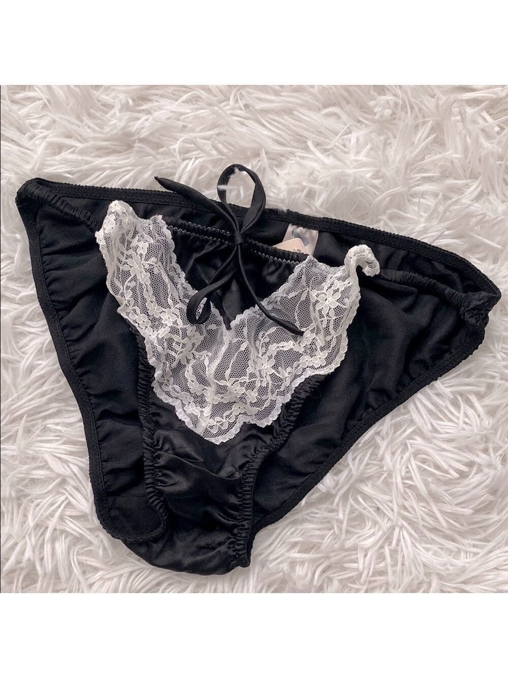 NWT Y2K Victoria's Secret Black Lace Trim Panties